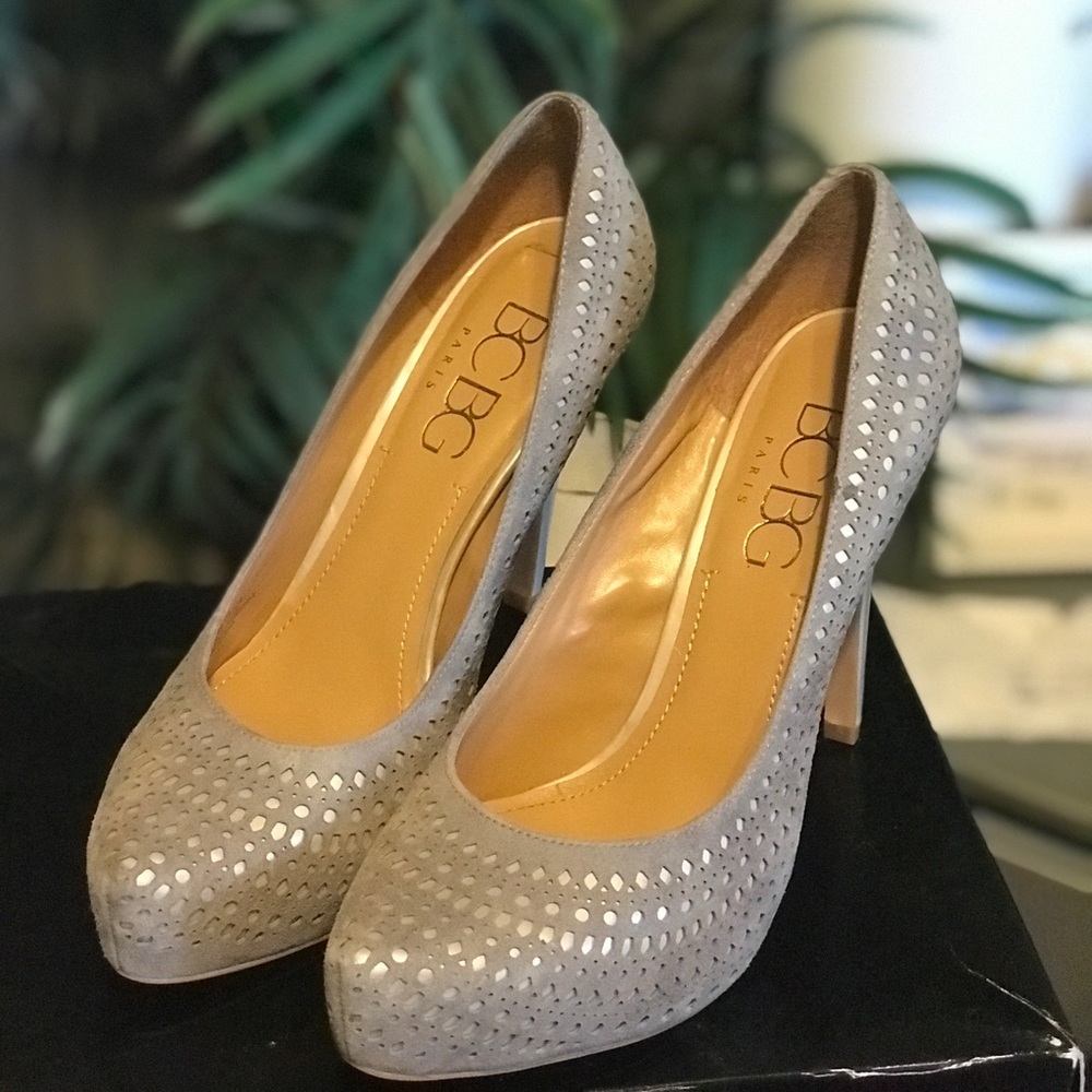 BCBG PUMPS